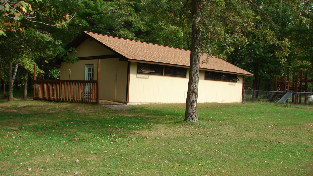 Shady Oak bunkhouse Eagle Lake Camp